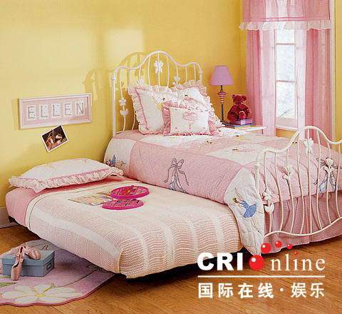 床上用品加睡衣加玩偶,床上世界的温馨乐园，床上用品、睡衣与玩偶的交融