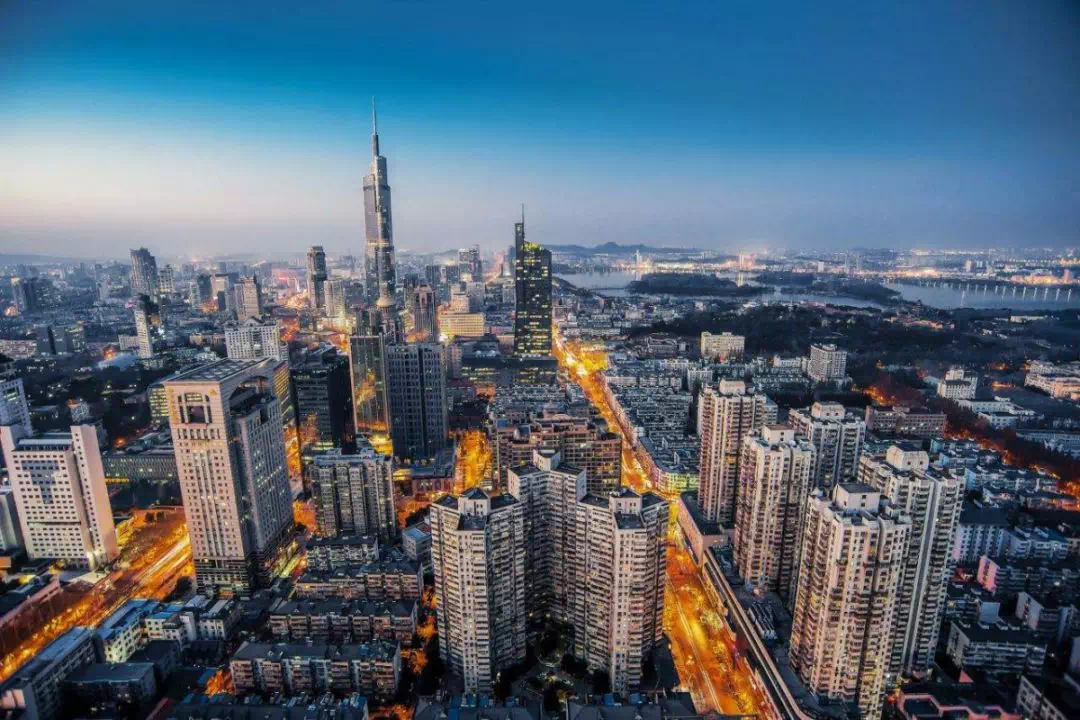 南京房产中心,南京房产中心，城市发展的核心驱动力