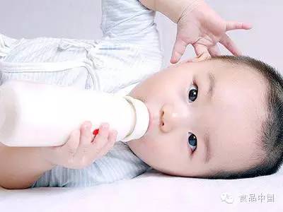 拔牙一个月后突然疼痛,拔牙一个月后突然疼痛，原因、对策与健康提醒
