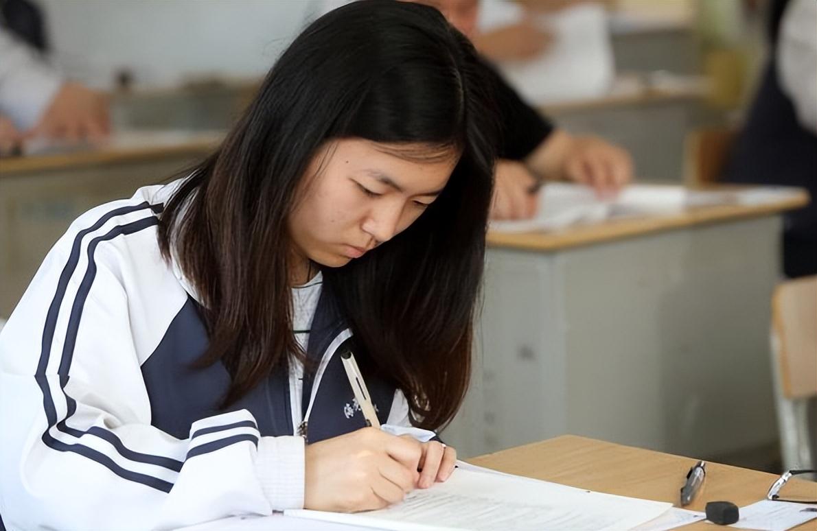 广东省公办大专300分,广东省公办大专院校录取分数线的探索，300分的可能性