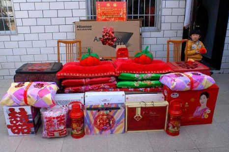 陪嫁床上用品好贵,陪嫁床上用品好贵，现代婚礼中的物质压力与消费观念探讨
