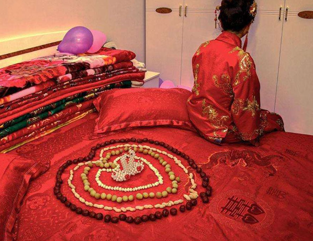 结婚床上用品毯子怎么叠,结婚床上用品毯子的折叠艺术